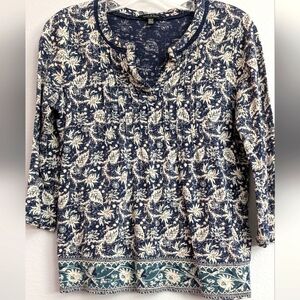 Lucky Brand 3/4 sleeve v-Neck pleated top. Navy, cream and teal. Size XS